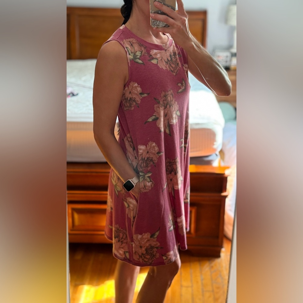 Floral dress with pockets.